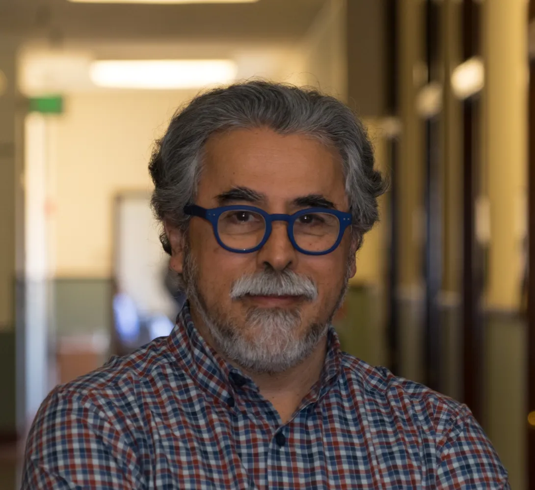 GSE Professor Guillermo Solano-Flores