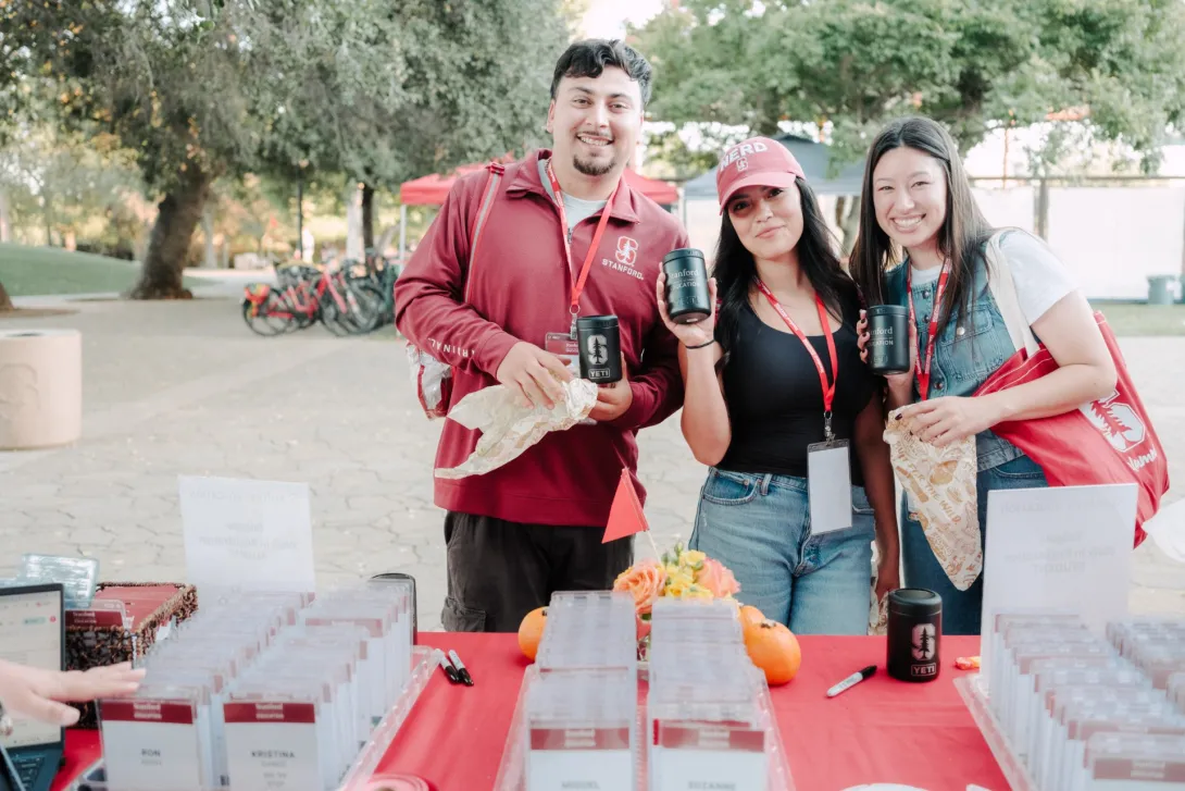 Group of students at Reunion Tailgate